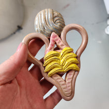Indlæs billede til gallerivisning Bananig- strange fruits