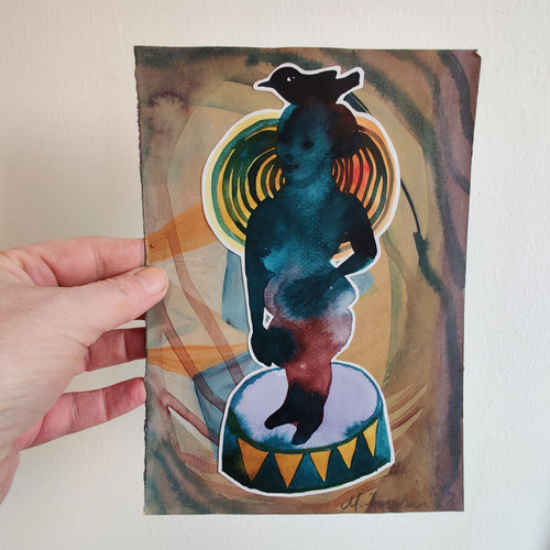 Cutout, med fugl på podie