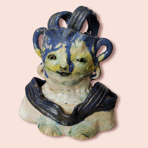 Blue Ribbon Woman. Skulptur.